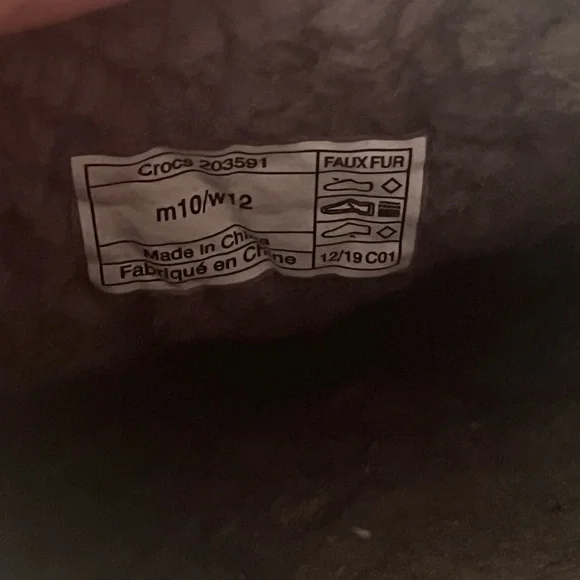 M10/W/12 CROCS Women's White Fuzzy Lined Moccasins - Picture 4 of 5